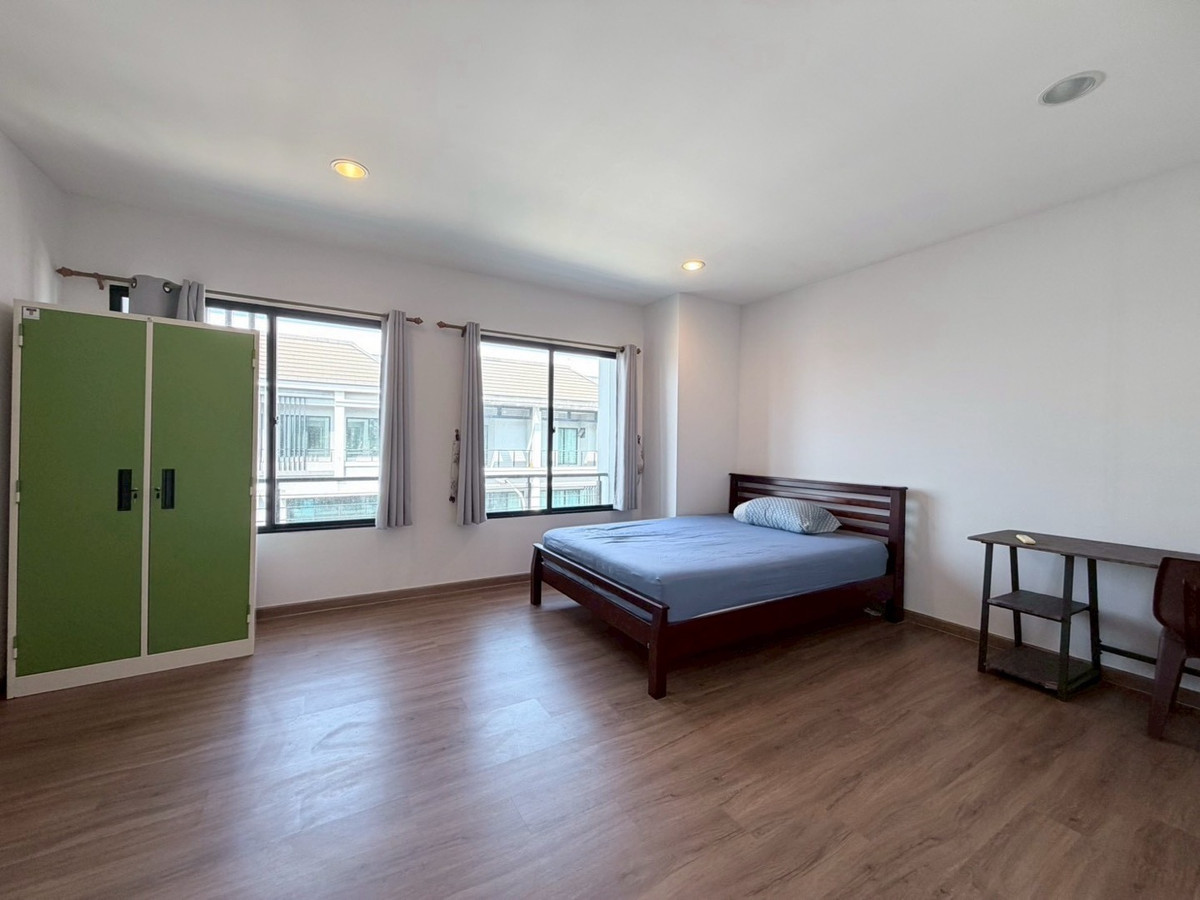 ให้เช่าทาวน์โฮมราษฎร์บูรณะ สุขสวัสดิ์ : 🏡 ปล่อยเช่าทาวน์โฮม 3 ชั้น | บ้านกลางเมือง สุขสวัสดิ์ ใกล้แยกพระประแดง
ทำเลดีมาก ติดถนนใหญ่ ใกล้ห้าง รถไฟฟ้ากำลังมา!