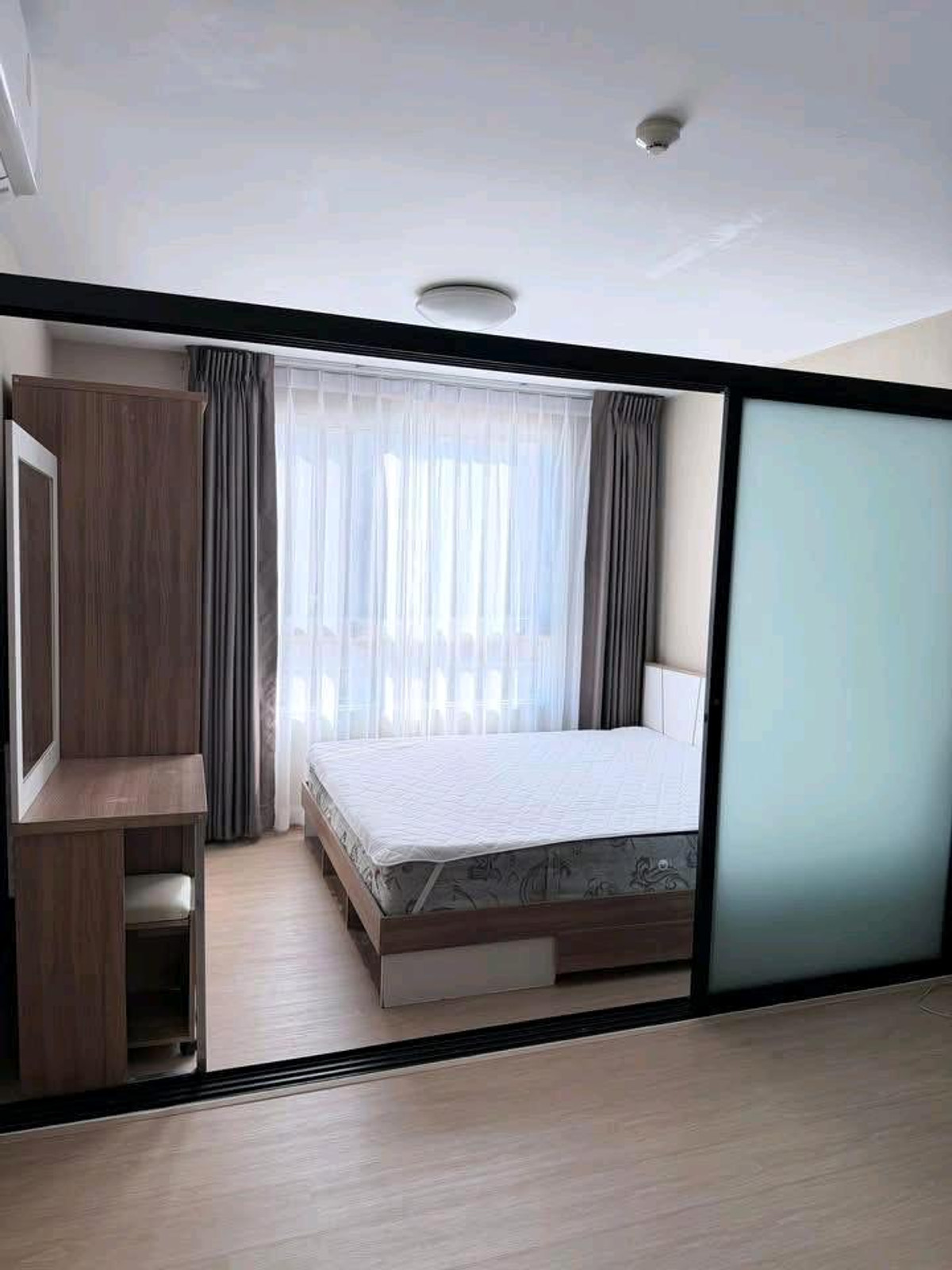 ให้เช่าคอนโดปทุมธานี รังสิต ธรรมศาสตร์ : ให้เช่าพลัม พหลฯ 89
ห้องกั้นกระจก เฟส 1B 