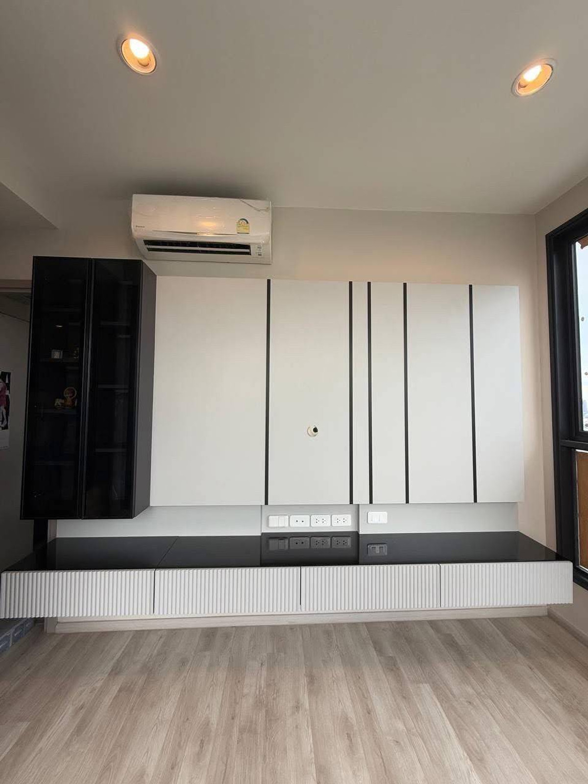 For RentCondoBangna, Bearing, Lasalle : For rent 1 bedroom, 1 bathroom, Ideo Mobi Sukhumvit East Point.