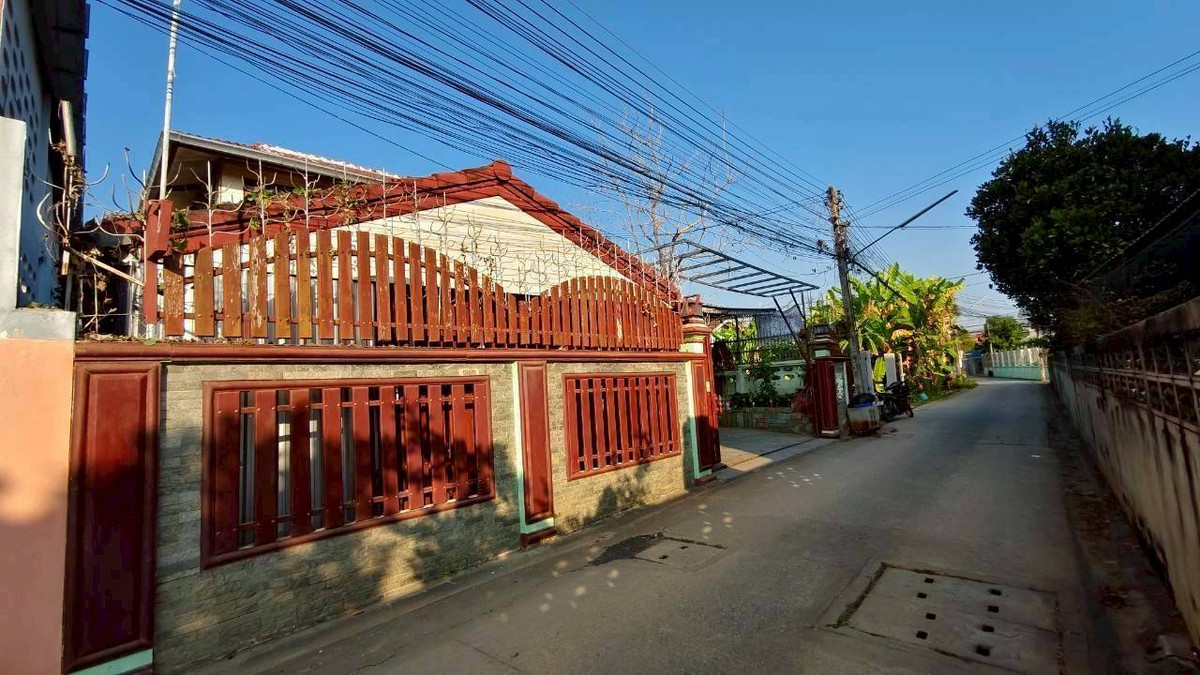 ขายบ้านพิษณุโลก : 96308 - ขายบ้านเดี่ยว 2 ชั้น โครงสร้างแข็งแรง ชั้นบนไม้สักทั้งหลัง เนื้อที่ 75 ตารางวา ทำเลดี ใกล้ตัวเมืองพิษณุโลก เดินทางสะดวก เหมาะอยู่อาศัยหรือทำโฮมออฟฟิศ