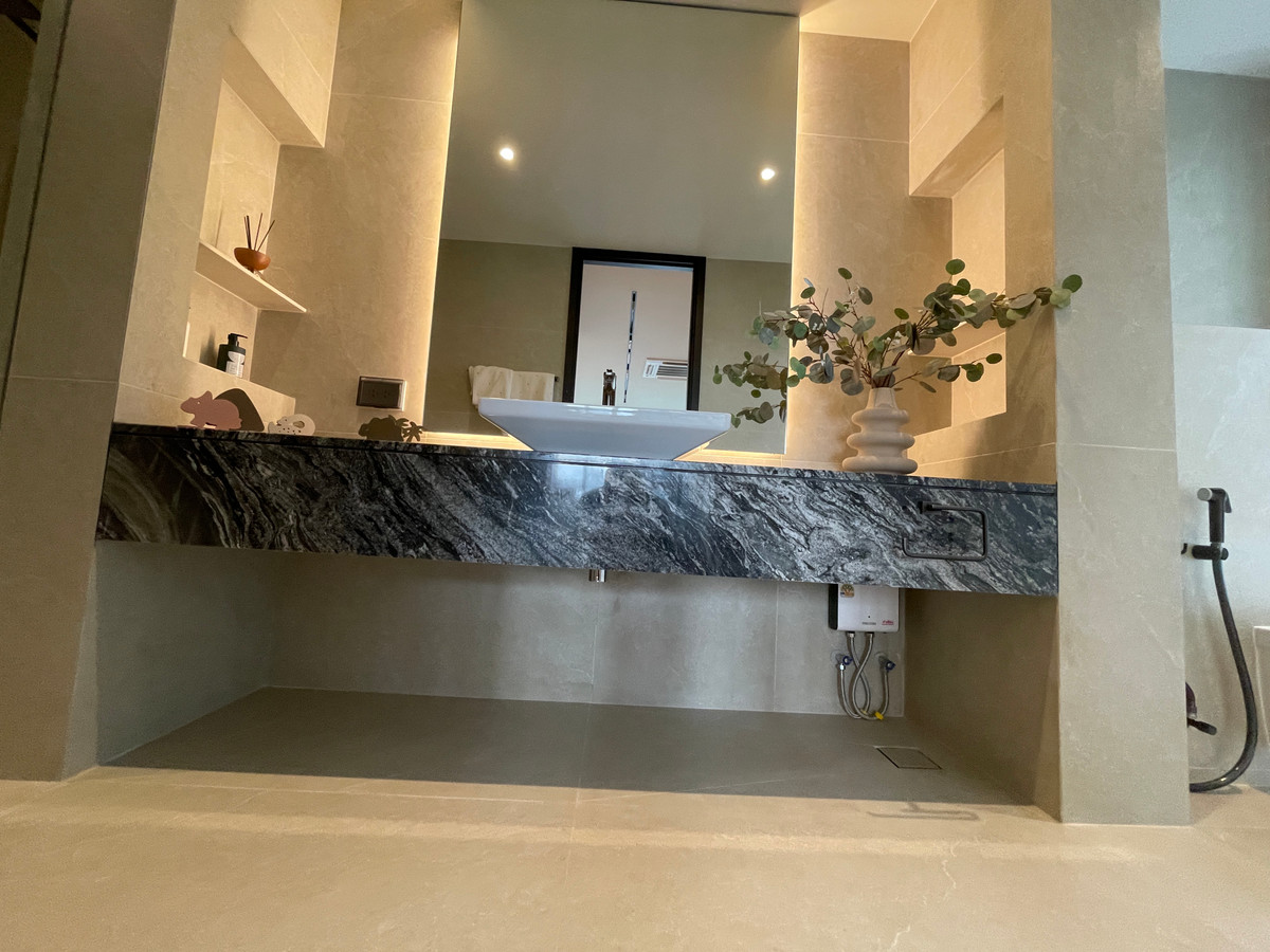 ขายบ้านเลียบทางด่วนรามอินทรา : "หนึ่งเดียวบนเลียบด่วน! Cira Residences บ้านเดี่ยว Ultra-Luxury 3.5 ชั้น พื้นที่ 845 ตร.ม. พร้อมสระว่ายน้ำส่วนตัว | ใกล้ทองหล่อ-พระราม 9 เพียงไม่กี่นาที (สังคมส่วนตัวเพียง 9 ยูนิต)"