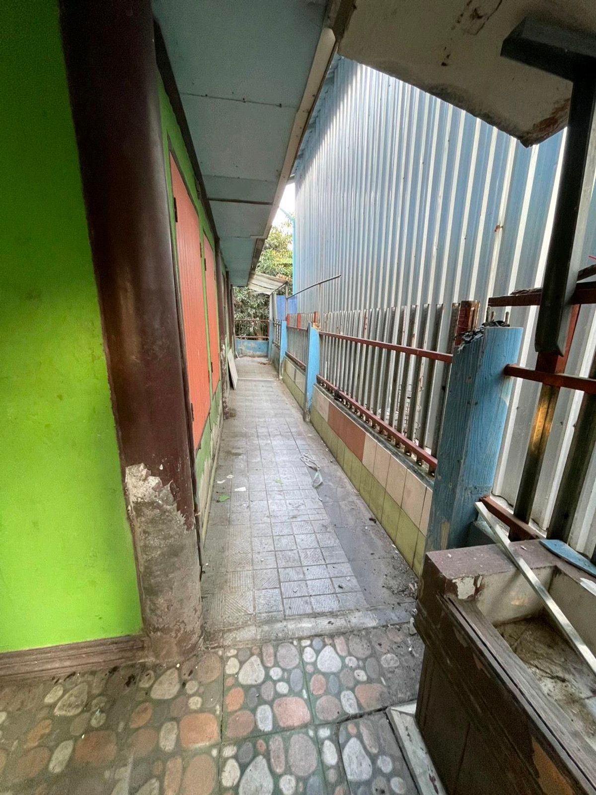 For RentHouseMin Buri, Romklao : For rent, detached house, Soi Pracha Ruamjai 45, next to Wari Phirom Park.