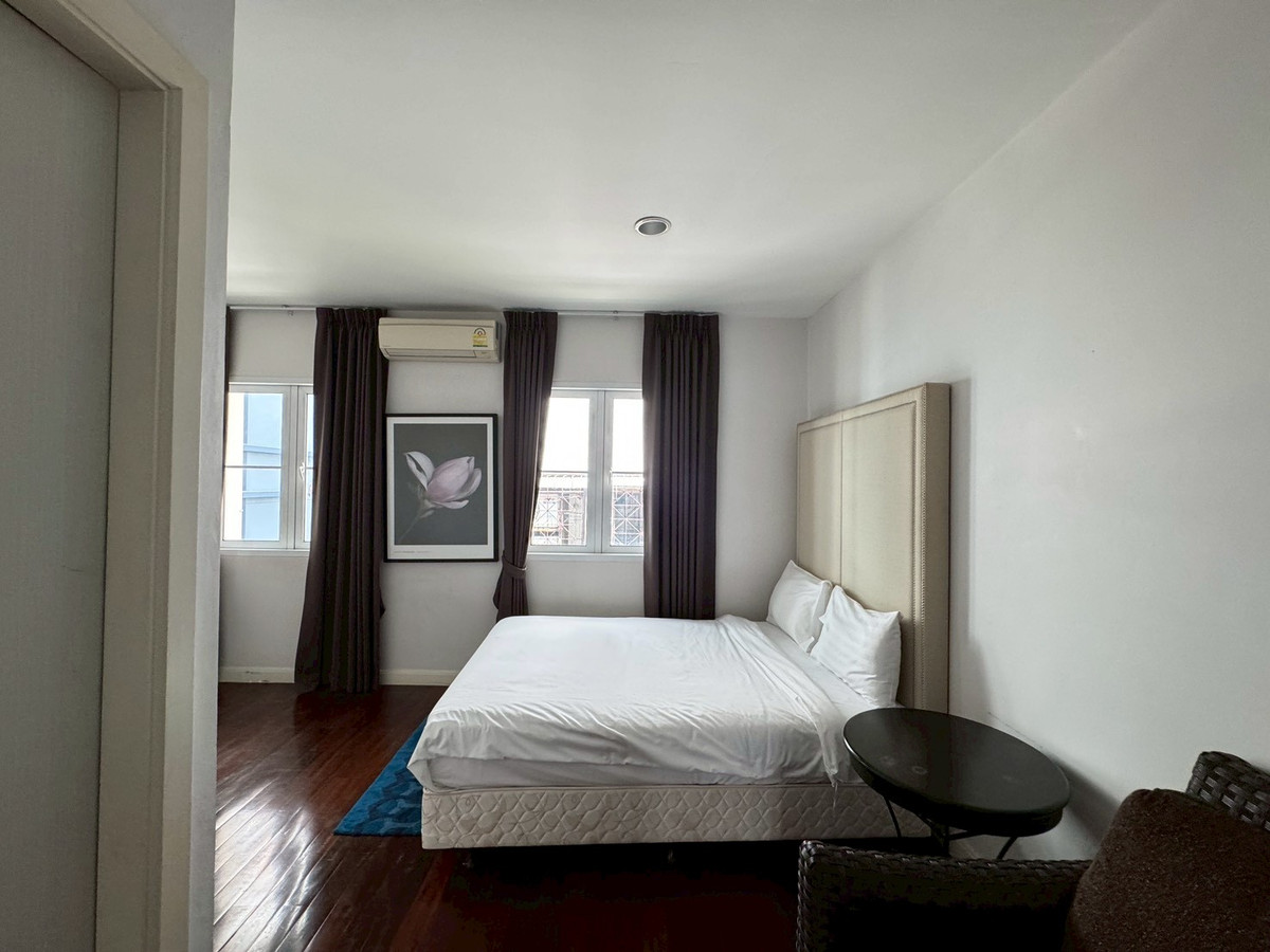 For RentTownhomeSukhumvit, Asoke, Thonglor : Townhouse in a private compound with a peaceful, green environment, located near BTS & MRT Asok ** NO CO-AGENT ** 