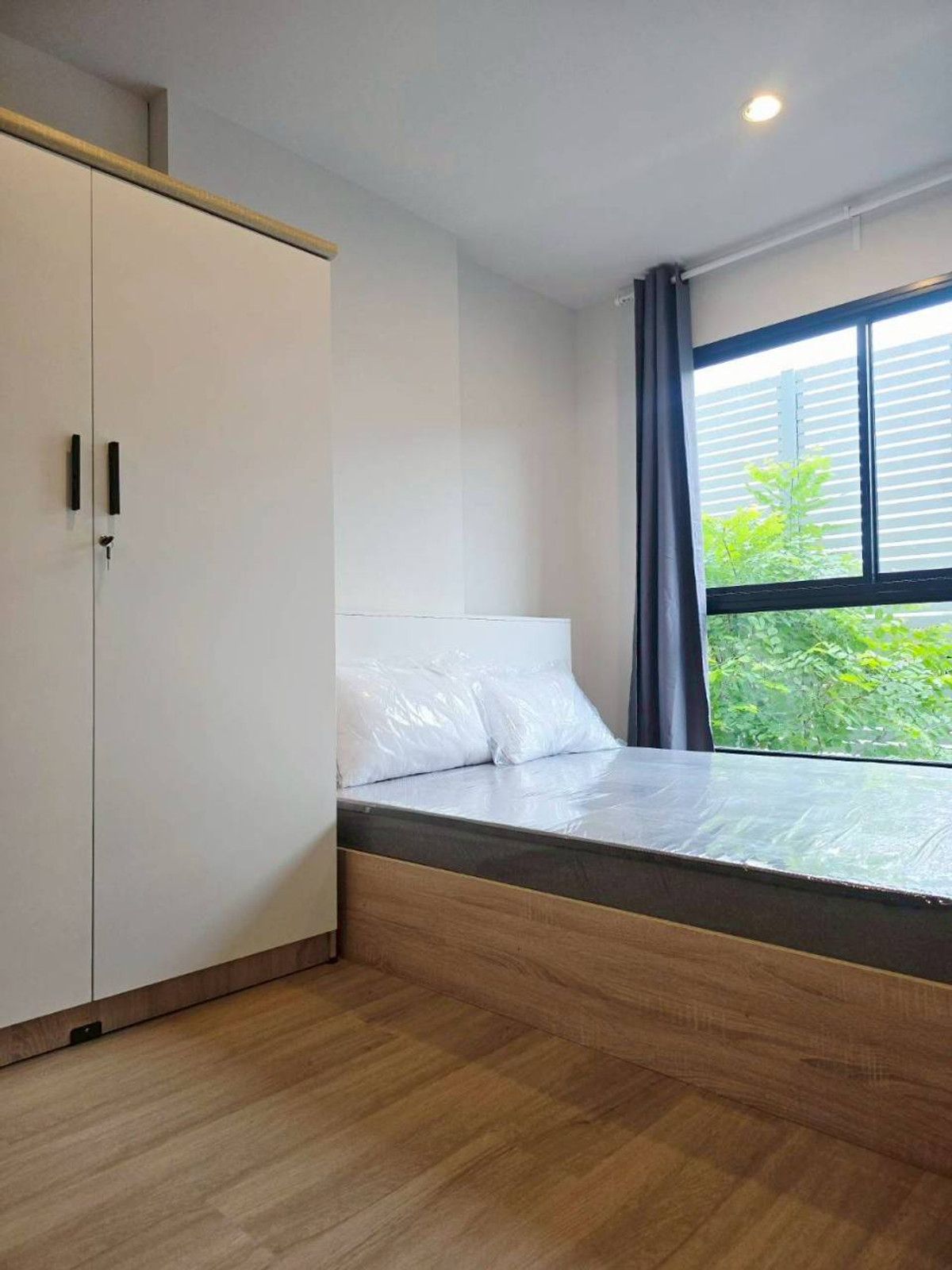 For RentCondoKasetsart, Ratchayothin : For rent ⭐️ 𝗛𝗶 𝗥𝗮𝘁𝗰𝗵𝗮𝘆𝗼𝘁𝗵𝗶𝗻 𝗖𝗼𝗻𝗱𝗼 🚈 ℬ𝓉𝓈. Ratchayothin has a free shuttle. !!! 𝟭𝟬𝟬𝟬𝟬 baht/month 💸