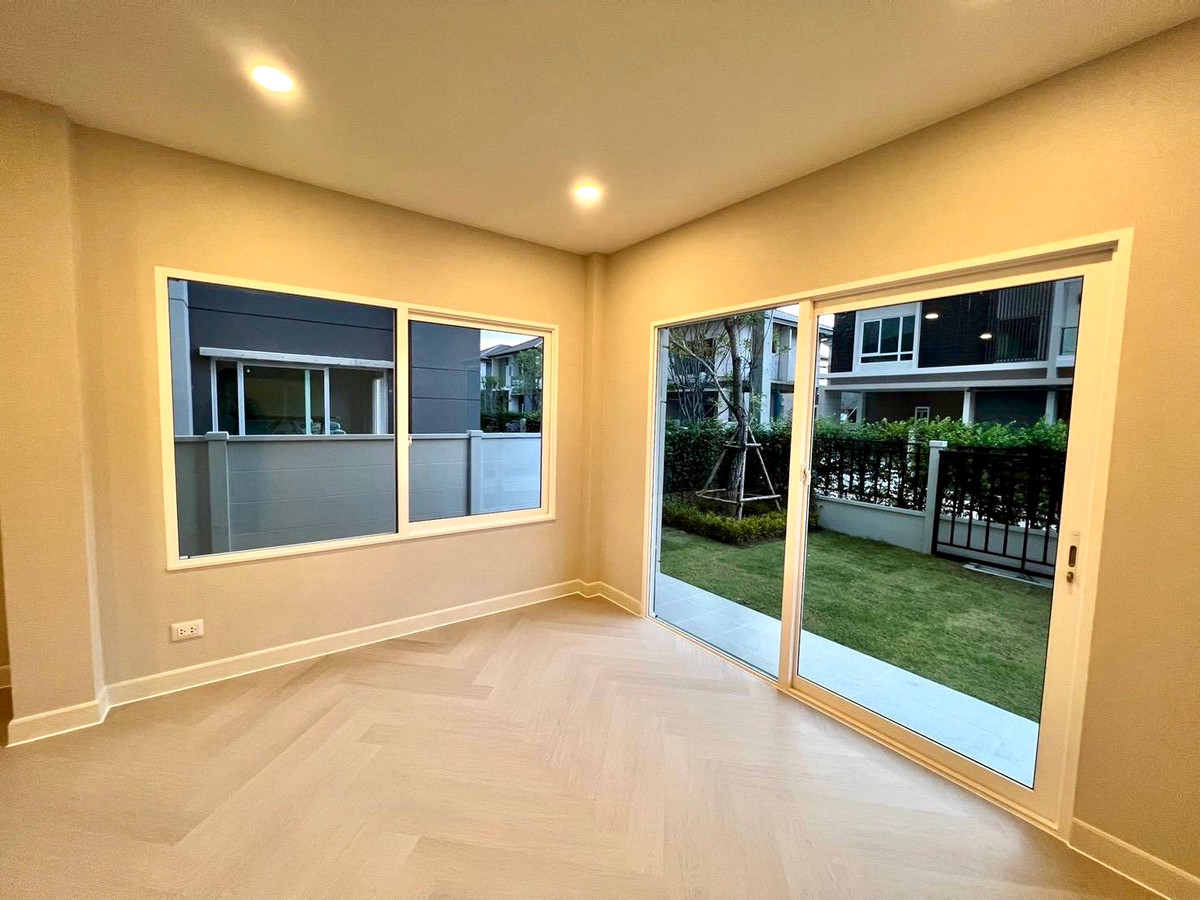 For SaleHousePathum Thani,Rangsit, Thammasat : Centro Phahol - Vibhavadi 2 / 4 Bedrooms (FOR SALE) BNS062