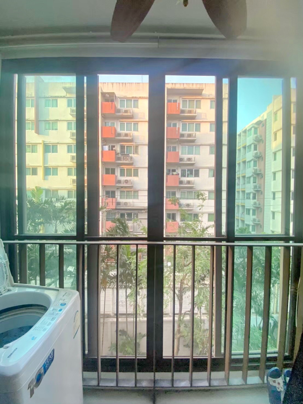 ให้เช่าคอนโดวงเวียนใหญ่ เจริญนคร : ให้เช่าห้องใหม่  ไอดีโอ บลูโคฟ สาทร  ติด BTS วงเวียนใหญ่ 100 เมตร รวมเฟอร์นิเจอร์ครบชุด 