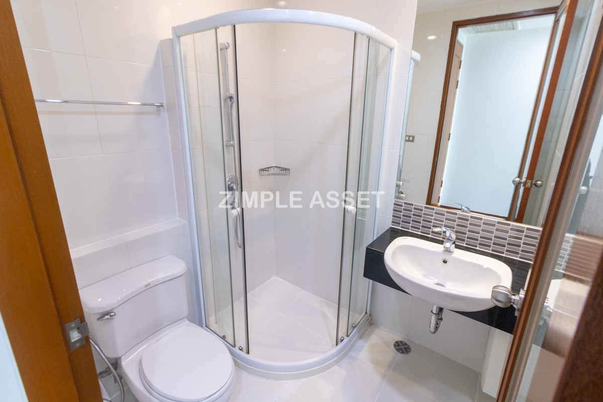 For RentSukhumvit, Asoke, Thonglor : Line ID: @zimple_asset Luxury aprtment in center of sukhumvit. Offering premium facilities for an elevated living experience. Surrounded by leading shopping malls in a prime location.