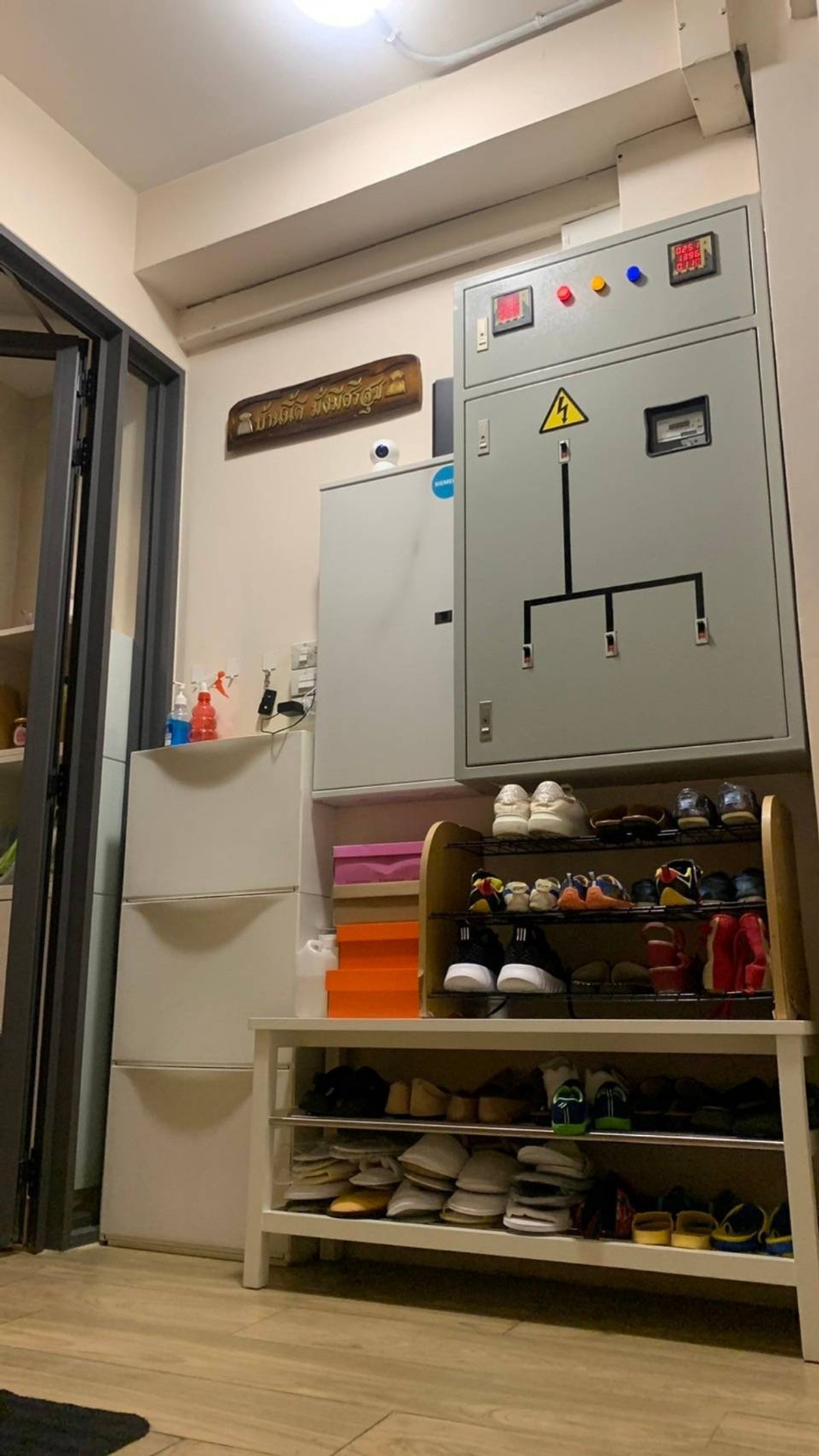 For RentShop HouseWongwianyai, Charoennakor : Commercial building for rent near BTS Krung Thonburi, only 3 minutes.