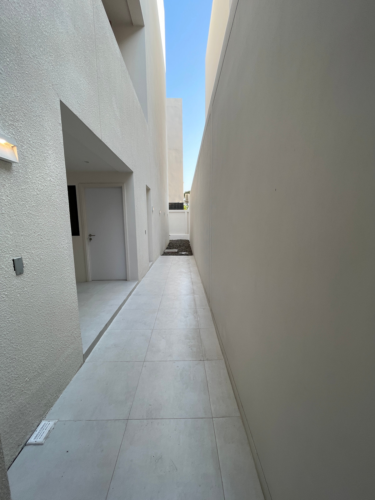 ขายบ้านเลียบทางด่วนรามอินทรา : 🔥 EXCLUSIVE PROMOTION 🔥โอกาสสุดท้ายในการครอบครองในราคาพิเศษที่สุด [ขาย] 💎 Ultra Luxury Show Unit | ELIVA Ekkamai - Eastville 💎 บ้านเดี่ยวหรู 3 ชั้น ดีไซน์ Mid-Century Modern — ความเป็นส่วนตัวสูงสุดเพียง 4 ยูนิตในโครงการ!