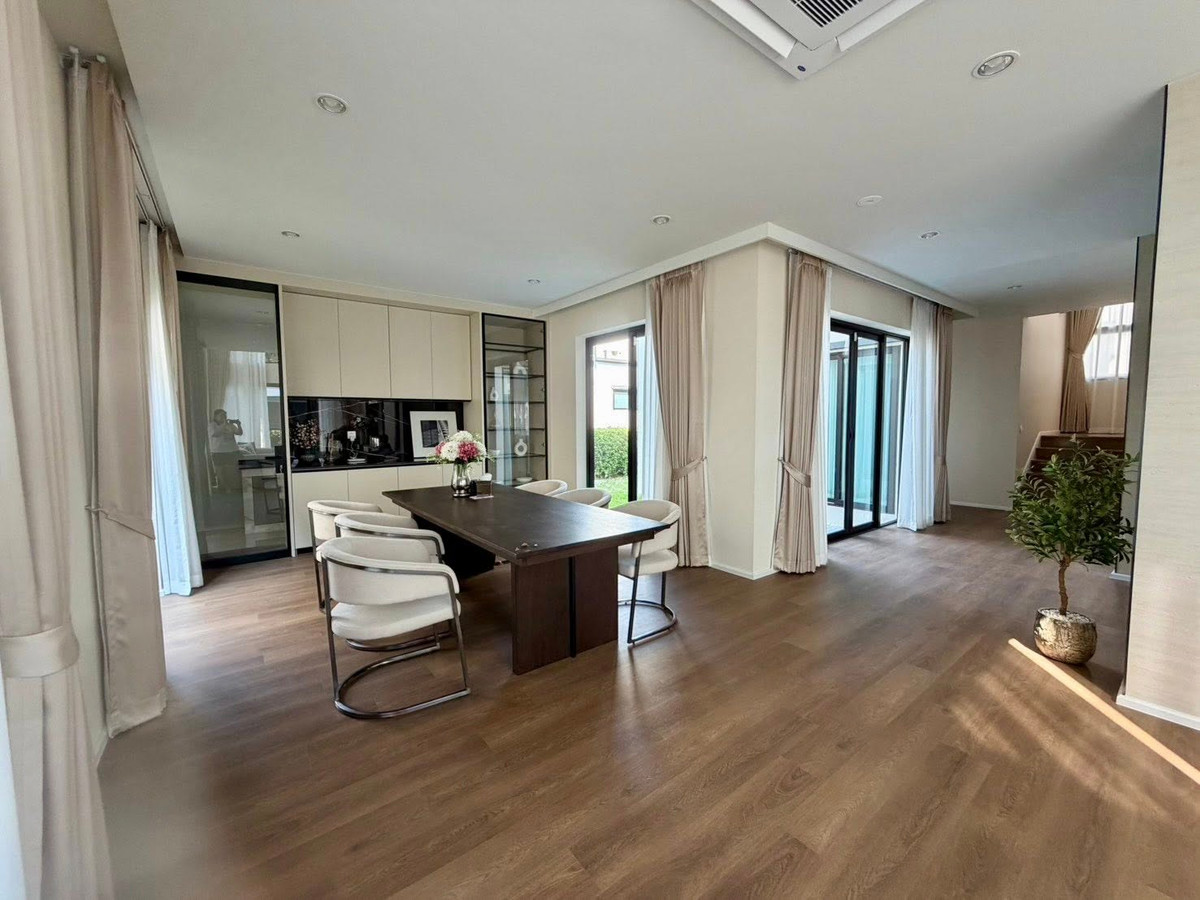 ให้เช่าบ้านบางนา แบริ่ง ลาซาล : (ให้เช่า) ** บ้านเดี่ยว วีวัลดี บางนา VIVALDI Bangna บ้านหรูพร้อมคอร์ทยาร์ดส่วนตัว ใกล้ Mega บางนา **