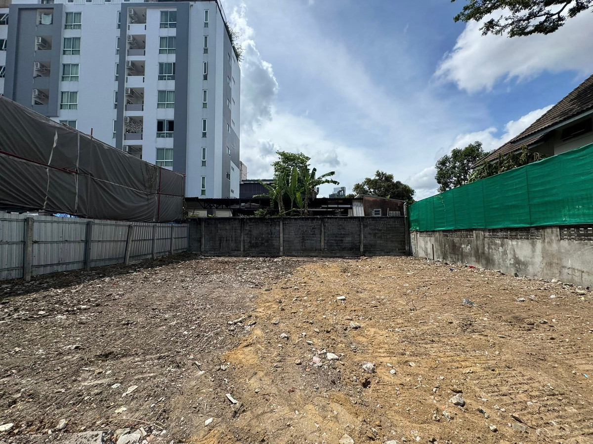 ขายที่ดินคลองเตย กล้วยน้ำไท : ขาย ที่ดินทำเลทอง ย่านพระราม 4 ที่ดินขนาด 106.90 ตร.ว. 427.60 ตร.ม. แปลงที่ดินรูปตัว L หายาก ถมแล้ว พร้อมสร้าง