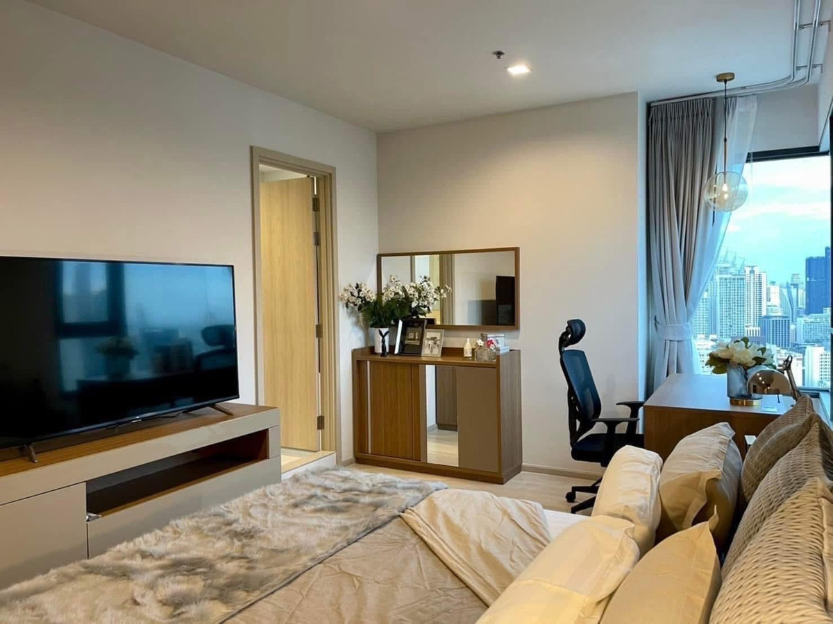 For RentCondoWitthayu, Chidlom, Langsuan, Ploenchit : ⭐️ Life One Wireless ⭐️ 2 Bed 2 Bath, luxury room, fully decorated. There is complete furniture ready to move in.