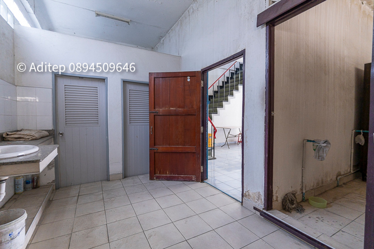 For SaleShop HousePinklao, Charansanitwong : Commercial building for sale on Thonburi side, 3 and a half floors, 22.2 sq m., walk to MRT Charan 13, only 150 meters | Soi Commerce Thonburi 4