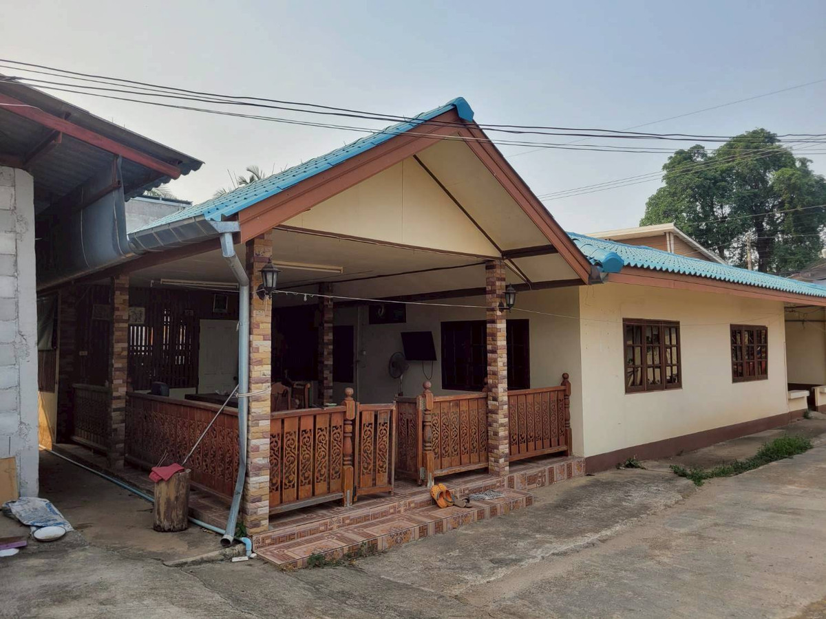 For SaleHousePhayao : House for sale with land, Chiang Kham District, Phayao, wide area with warehouse on an area of ​​278 sq m, suitable for doing business / commercial building.