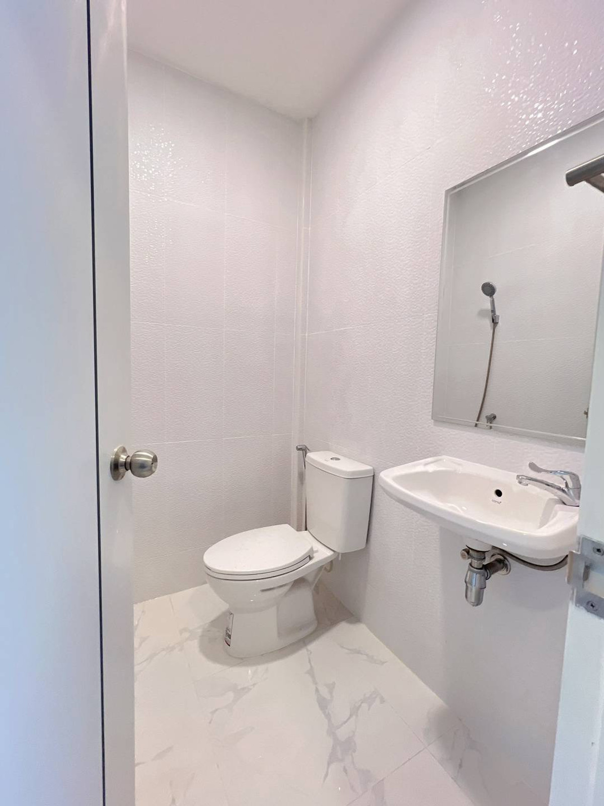 ขายทาวน์โฮมนนทบุรี บางใหญ่ บางบัวทอง : ขายทาวน์เฮาส์ลภาวัล 3 บางใหญ่ 17.5 ตร.ว. ใกล้ MRT สายสีม่วง มีเทอเรสแต่งใหม่ ฟรีโอน