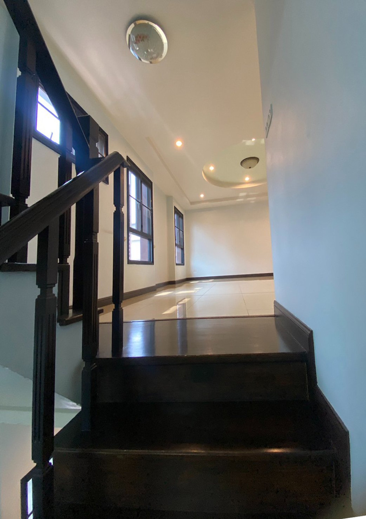 For RentOfficeVipawadee, Don Mueang, Lak Si : 🏬 Luxury Office Building for Rent 📐️Usable area 728 sqm. ✈️Close to Don Mueang International Airport 