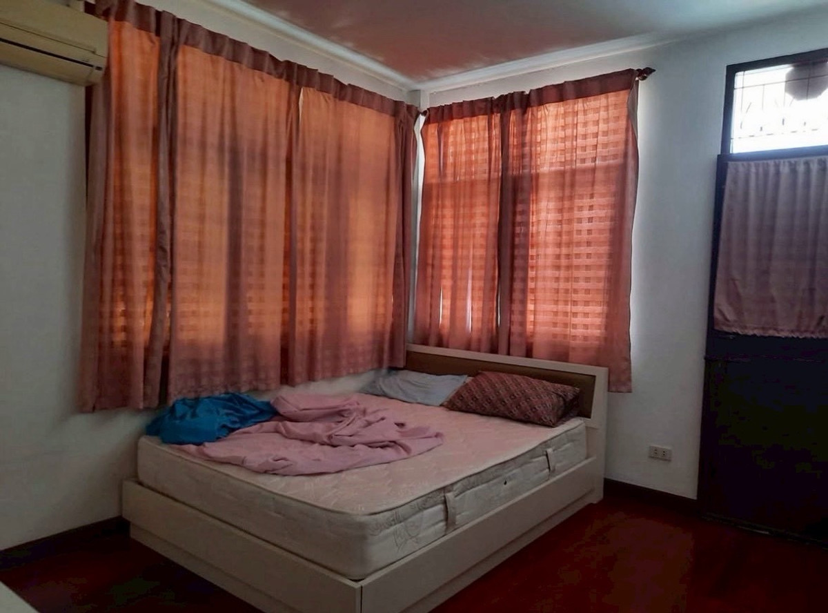 For RentHome OfficeRatchadapisek, Huaikwang, Suttisan : 🏙️2-story detached house for rent, Ban Huai Khwang, suitable for living or home office ⚡️🔥