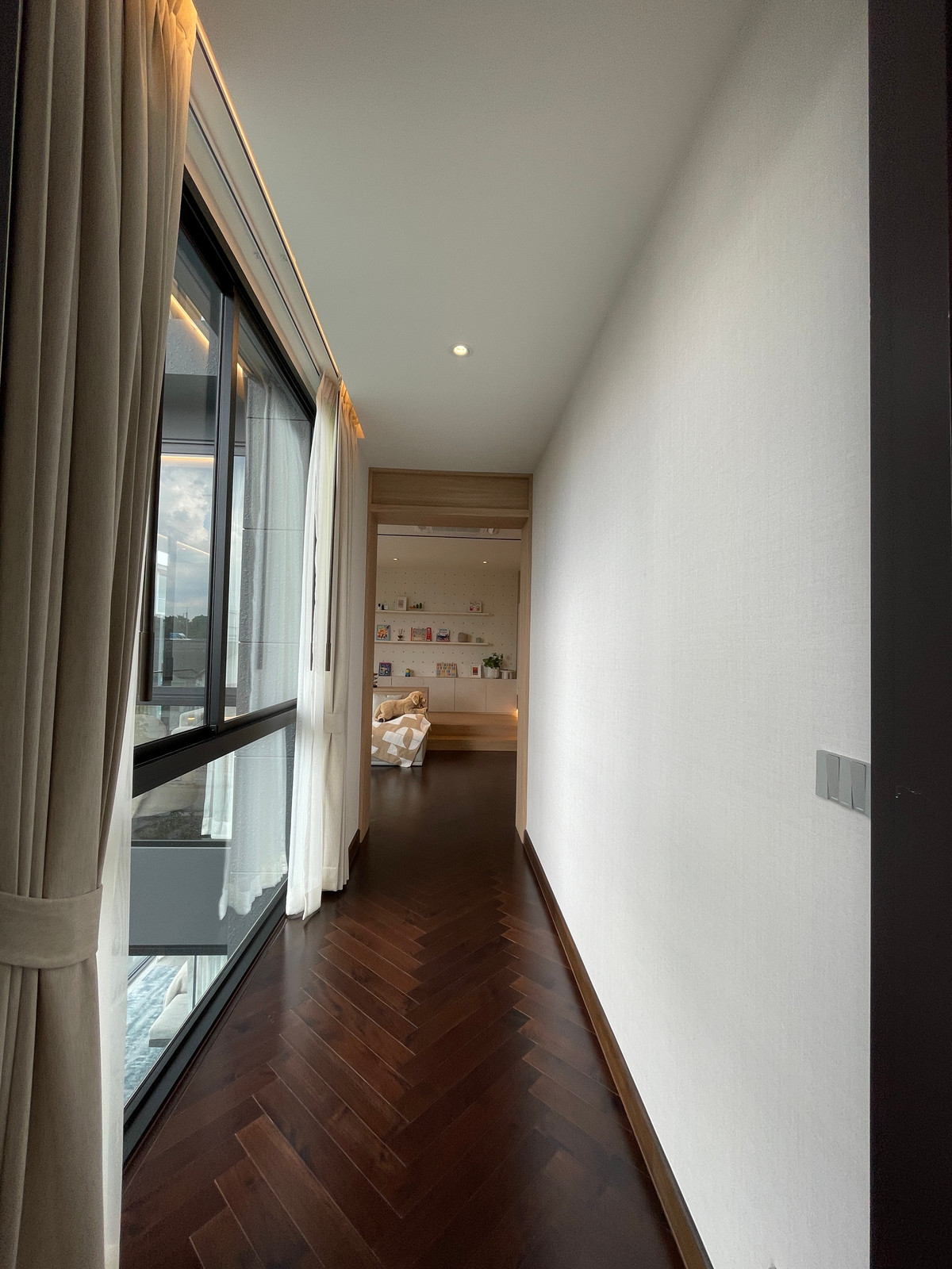 ขายบ้านเลียบทางด่วนรามอินทรา : "หนึ่งเดียวบนเลียบด่วน! Cira Residences บ้านเดี่ยว Ultra-Luxury 3.5 ชั้น พื้นที่ 845 ตร.ม. พร้อมสระว่ายน้ำส่วนตัว | ใกล้ทองหล่อ-พระราม 9 เพียงไม่กี่นาที (สังคมส่วนตัวเพียง 9 ยูนิต)"