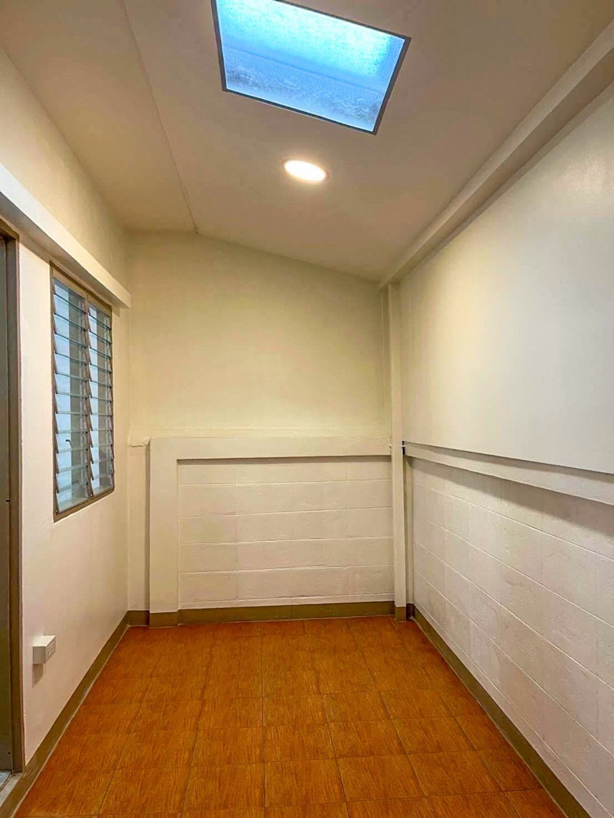 For SaleHouseSamut Prakan,Samrong : Reservation missed❗️💥Single-story townhouse for sale, renovated and ready to move in. There is space to add 1 more room💥📢 Installments only 5,000 /month.