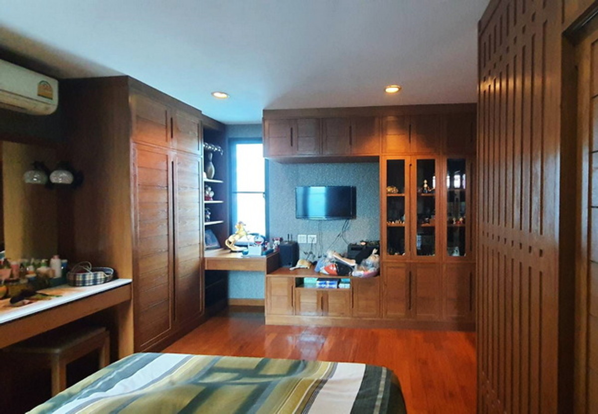 For SaleHome OfficeRatchathewi,Phayathai : Home office for sale, Soi Mo Leng, Ratchaprarop Road, Ratchathewi, Bangkok, area 107 sq m, 3 floors, 7 bedrooms, 8 bathrooms, price negotiable.