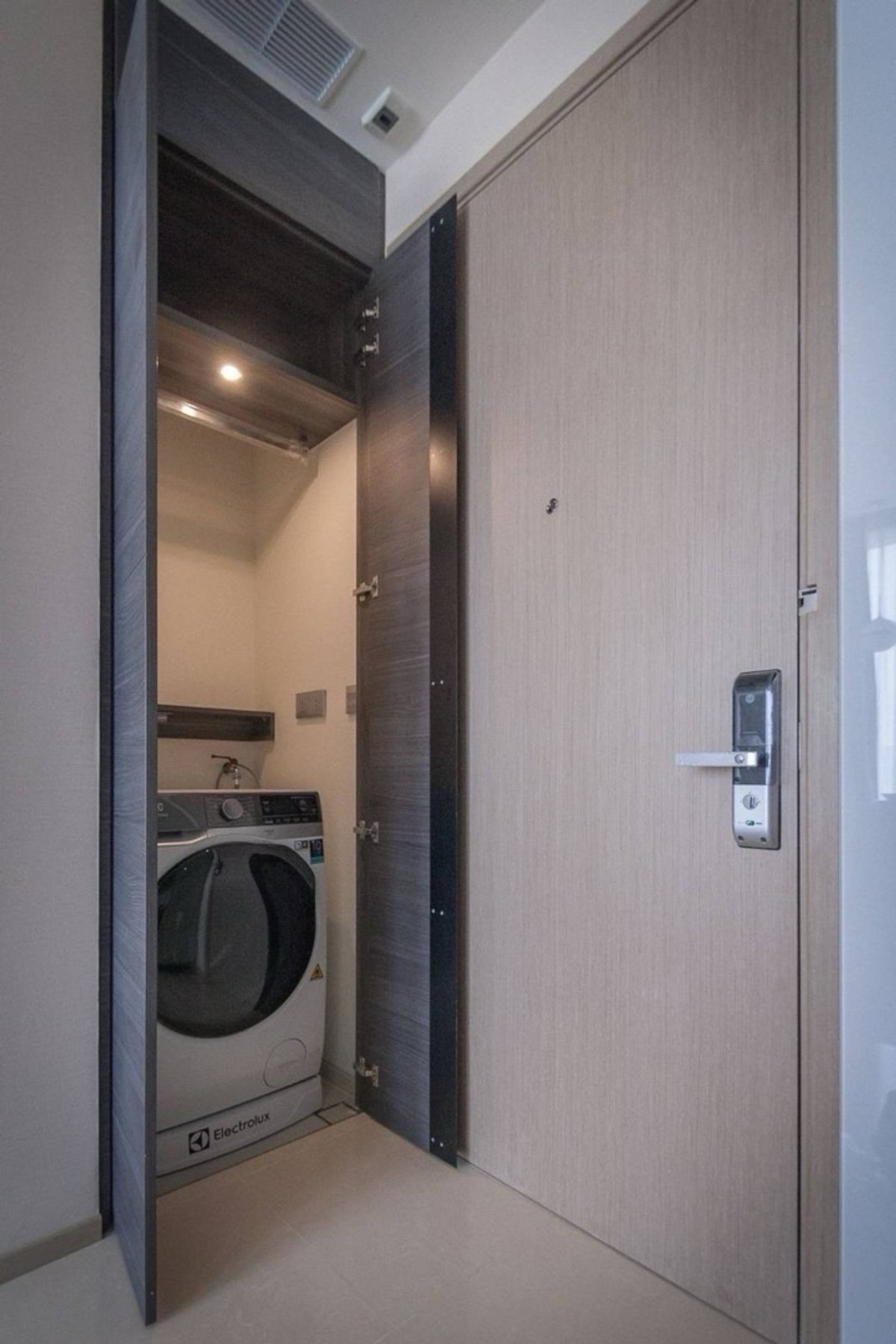 ให้เช่าคอนโดสุขุมวิท อโศก ทองหล่อ : ให้เช่า The Esse Asoke ☎️ 0912322009