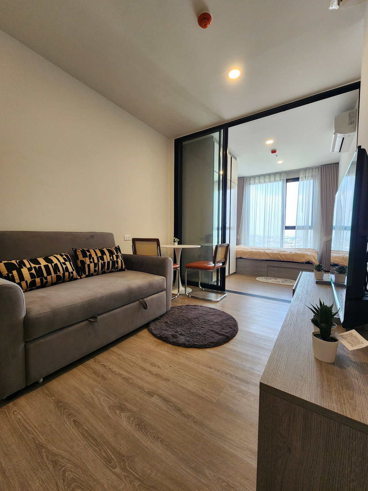 For RentCondoRattanathibet, Sanambinna : ⭐️ Origin Plug & Play Nonthaburi Station ⭐️ 1 Bedroom 27 sq m. Beautiful room with complete electrical appliances, ready to move.