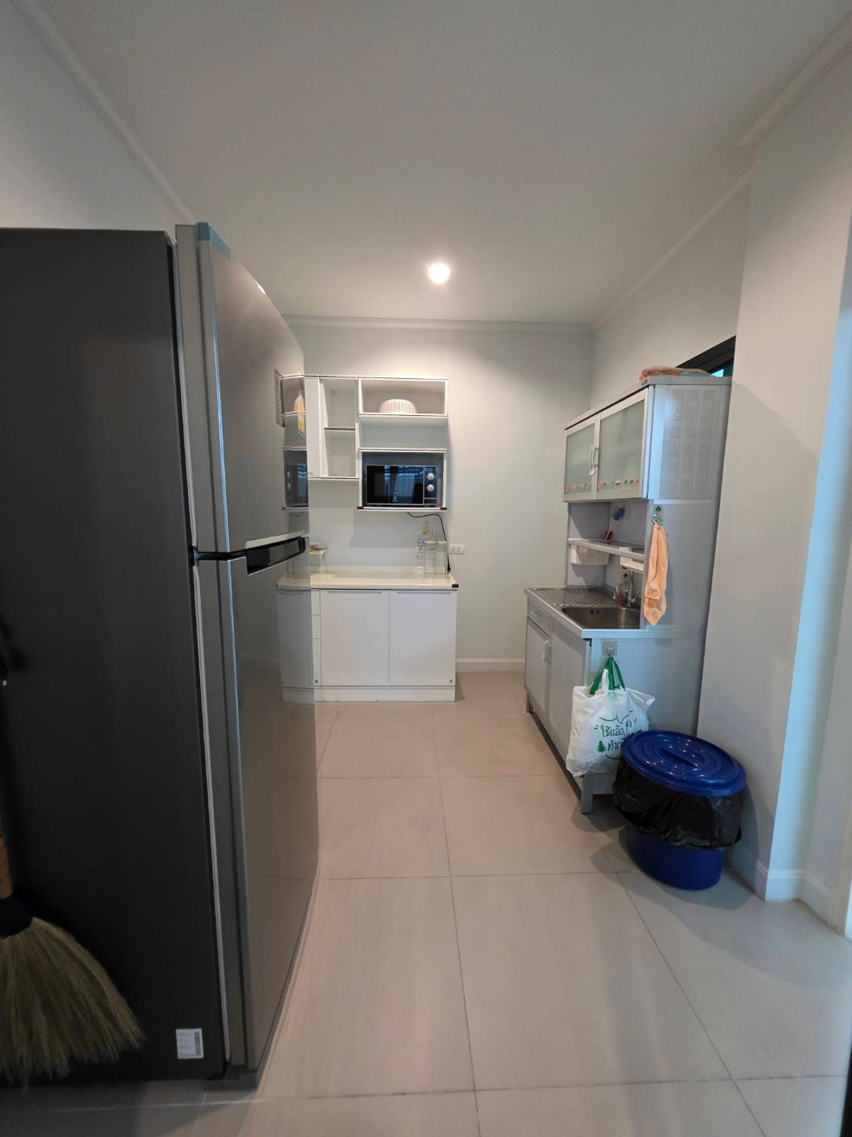 ขายบ้านลาดกระบัง สุวรรณภูมิ : ขายบ้านแฝด 3ชั้น สภาพบ้านใหม่มากๆ เจ้าของตกแต่งเสร็จแทบจะไม่ได้ใช้เลย 