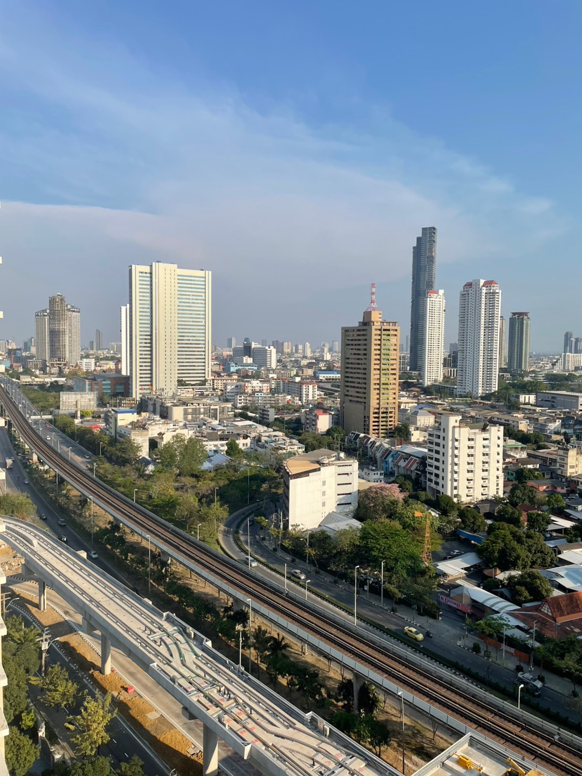 For RentCondoWongwianyai, Charoennakor : 💗 Best Price for rent Villa Sathorn beautiful room high floor city view fully furnished convenient travel.