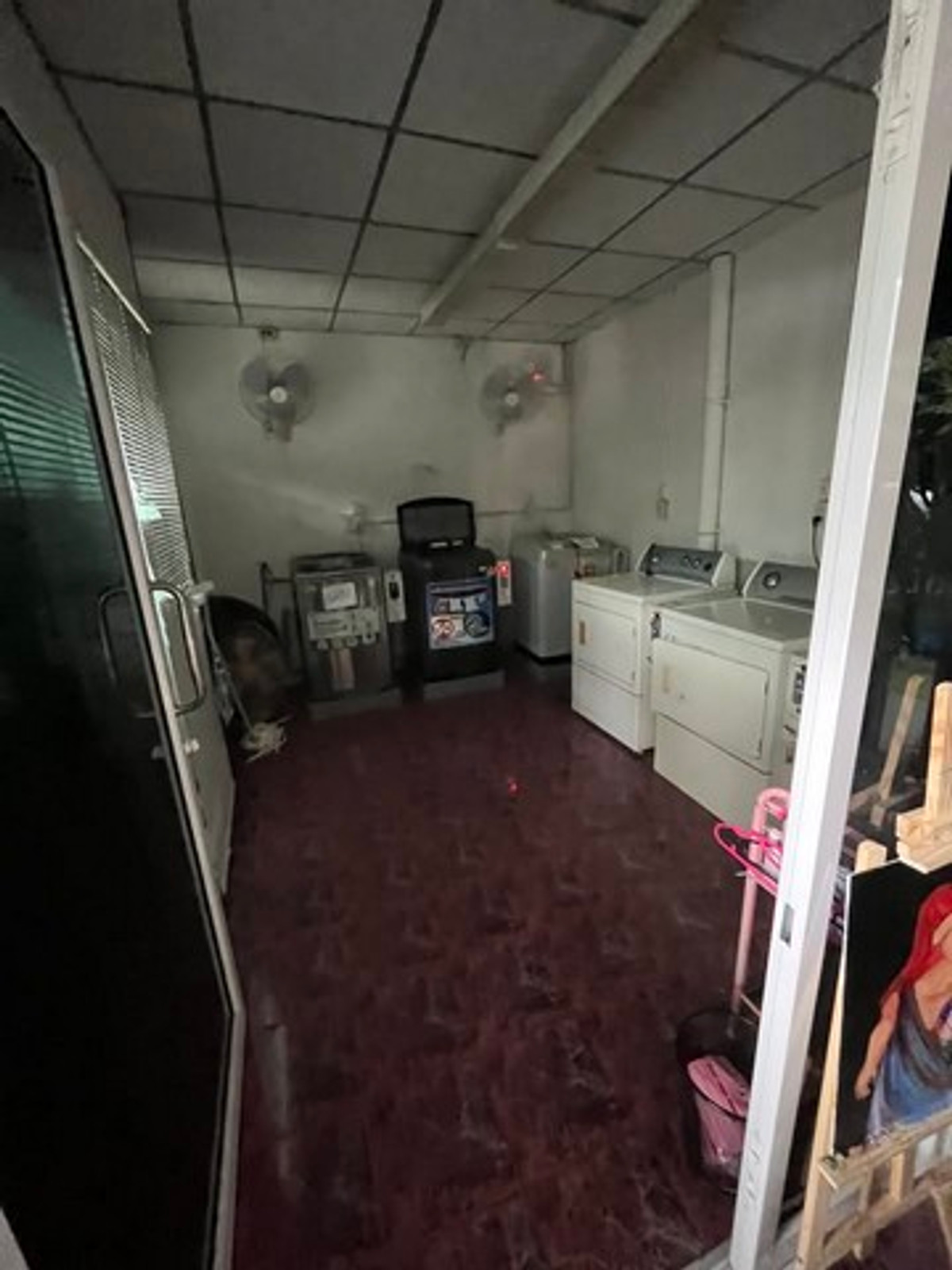 For RentShop HouseSukhumvit, Asoke, Thonglor : HR3365 Commercial building for rent, 2 units, next to Sukhumvit main road. Location with highest potential In the heart of the business district and residences for foreigners.