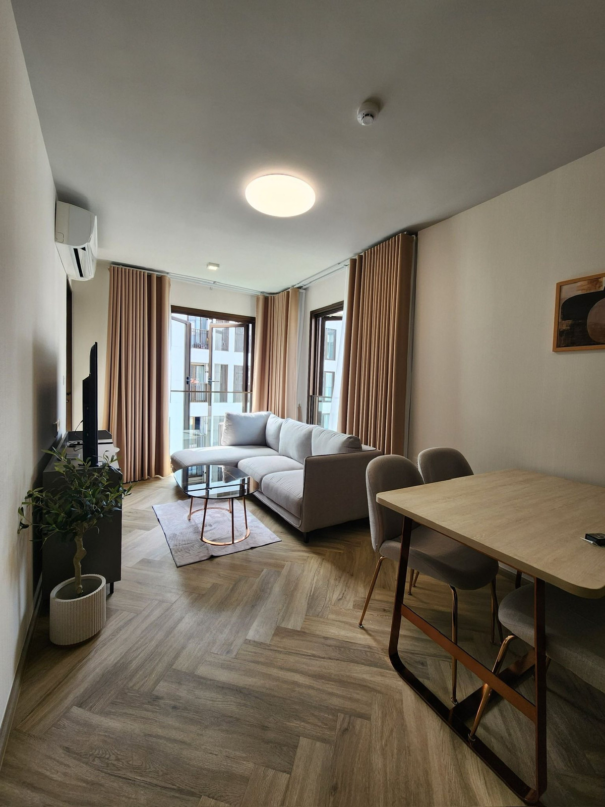 ให้เช่าคอนโดสุขุมวิท อโศก ทองหล่อ : For Rent | CHAPTER Thonglor 25 ✨ ห้องหัวมุม วิวสระ