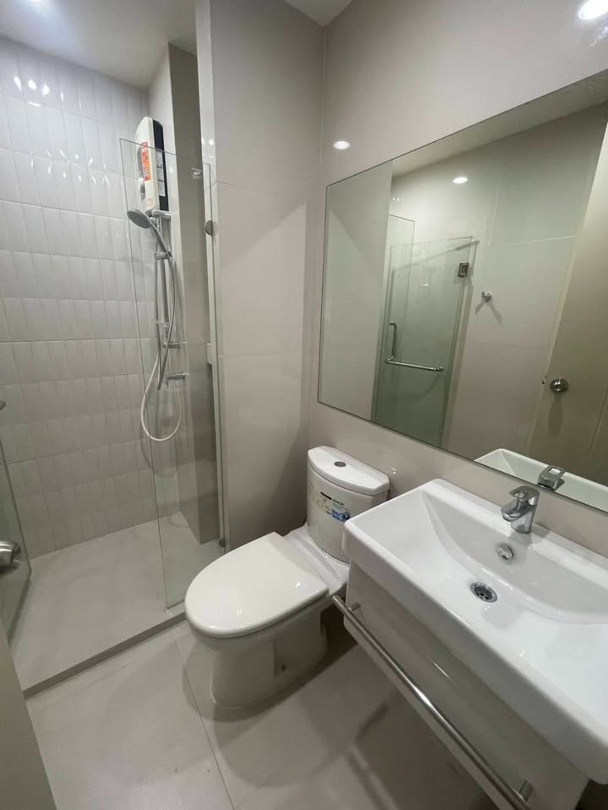 For RentCondoRama9, Petchburi, RCA : Room available, ready to move in, 2 bedroom condo for rent, near MRT Phetchaburi, Life Asoke, convenient location, walkable, near MRT Phetchaburi, Airport Link Makkasan.