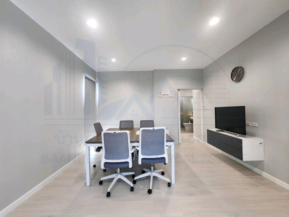 ให้เช่าทาวน์โฮมโชคชัย4 ลาดพร้าว71 : ให้เช่า Townhome Office ลาดพร้าว 73🌳☀️☀️ 拉普拉奥 73 号联排别墅办公室出租。