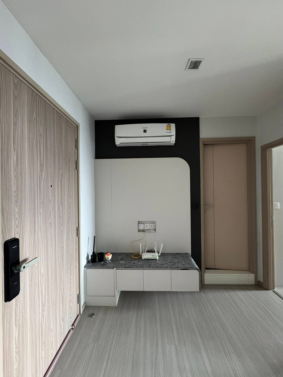 For RentCondoThaphra, Talat Phlu, Wutthakat : ⭐️ Life Sathorn Sierra ⭐️ 1 Bed 1 Bath, built-in furniture in the whole room, ready to move.