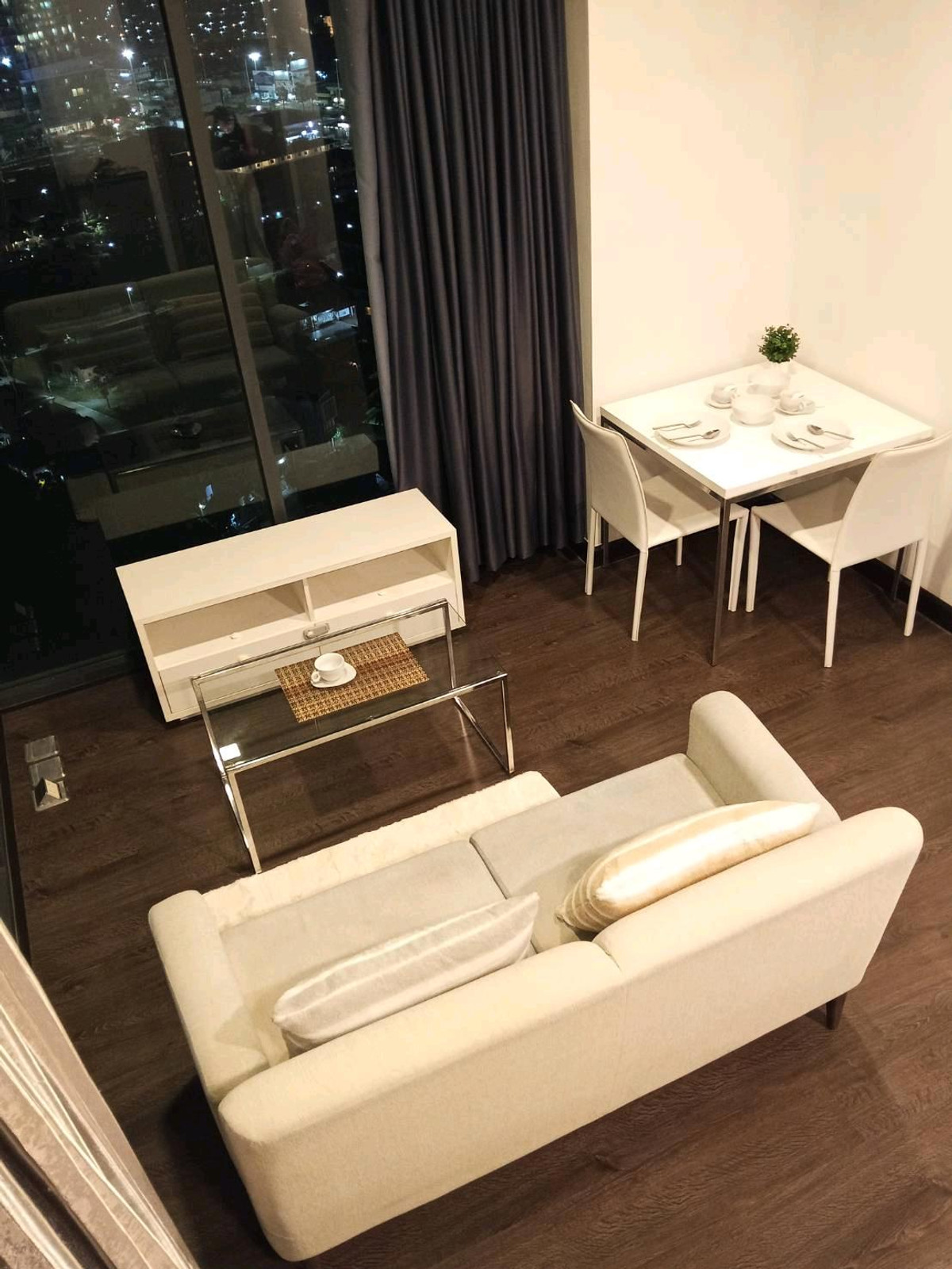 ให้เช่าคอนโดพัทยา บางแสน ชลบุรี สัตหีบ : Posh Pattaya​ ห้องมุม วิวทะเล+city