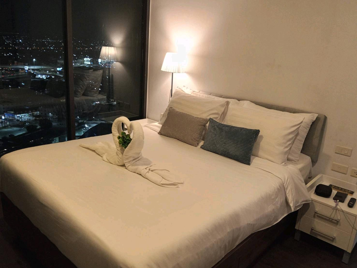 ให้เช่าคอนโดพัทยา บางแสน ชลบุรี สัตหีบ : Posh Pattaya​ ห้องมุม วิวทะเล+city