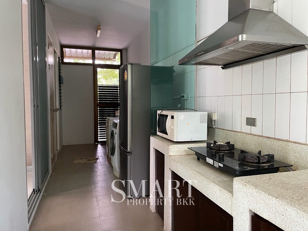 For RentHouseVipawadee, Don Mueang, Lak Si : 📍 Hyde Park Donmueang : Type C1 | Private Luxury Family Home. Only 5 min. to Harrow IS.