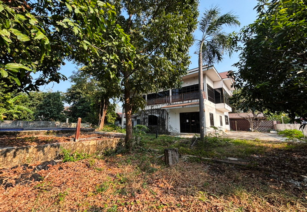 ขายบ้านมีนบุรี-ร่มเกล้า : ขายบ้านเดี่ยว หมู่บ้านจันทร์บัวสวย ถนนสุวินทวงศ์ เนื้อที่ 217 ตร.ว. 2 ชั้น 3 นอน 3 น้ำ ราคาต่อรองได้