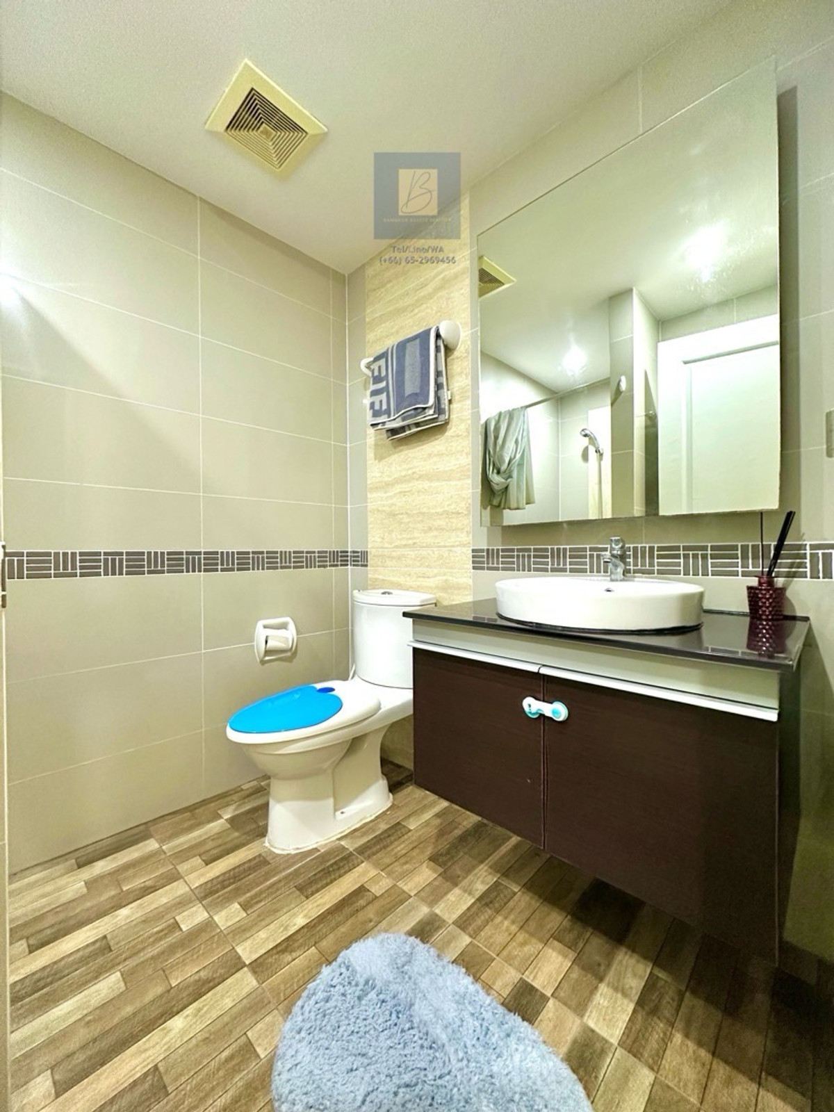 For RentCondoOnnut, Udomsuk : A low rise condo located only 350 meters from BTS Onnut station. Highly convenient. 