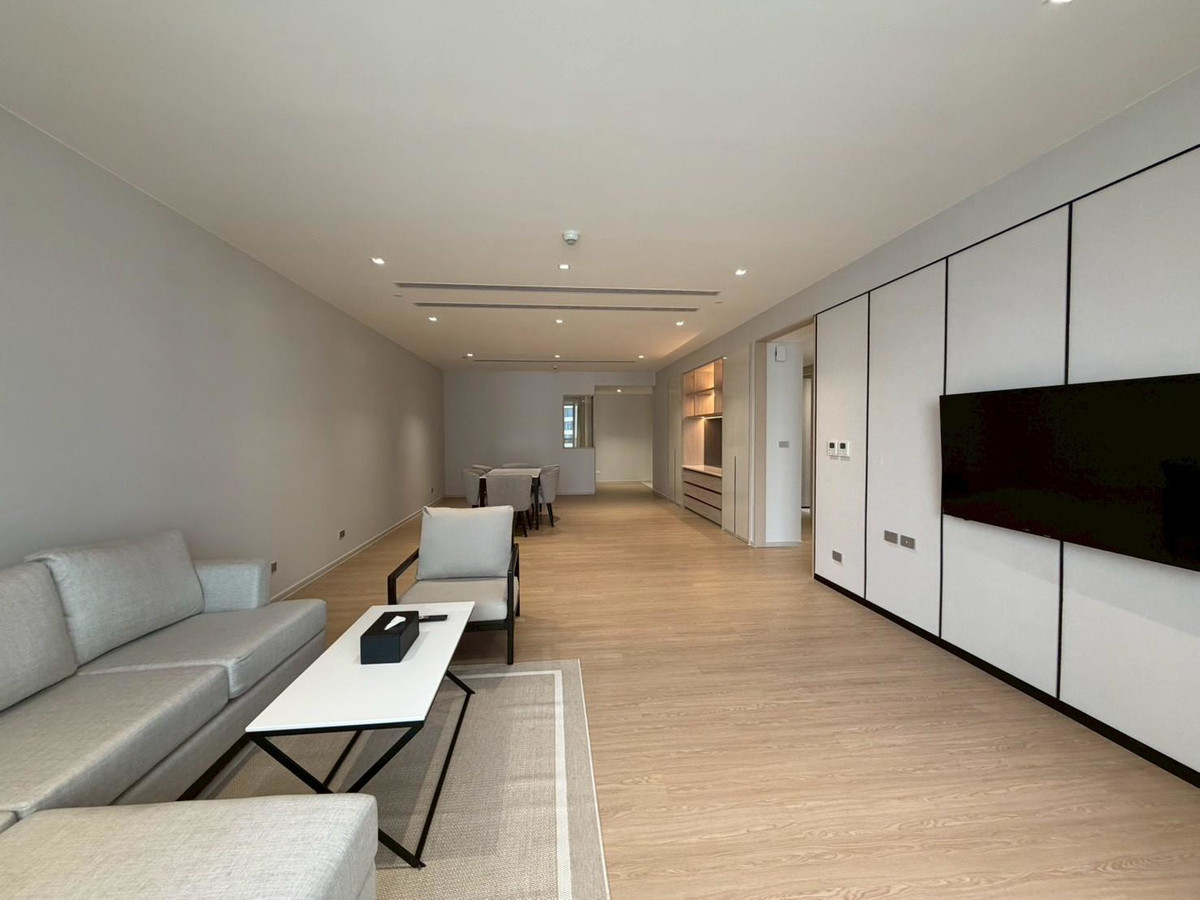 For RentSukhumvit, Asoke, Thonglor : GM Estate Executive Apartment Sukhumvit 20 – 3 Beds + Multi-Purpose Room, 200 sq.m. Please call: 062-496-6454