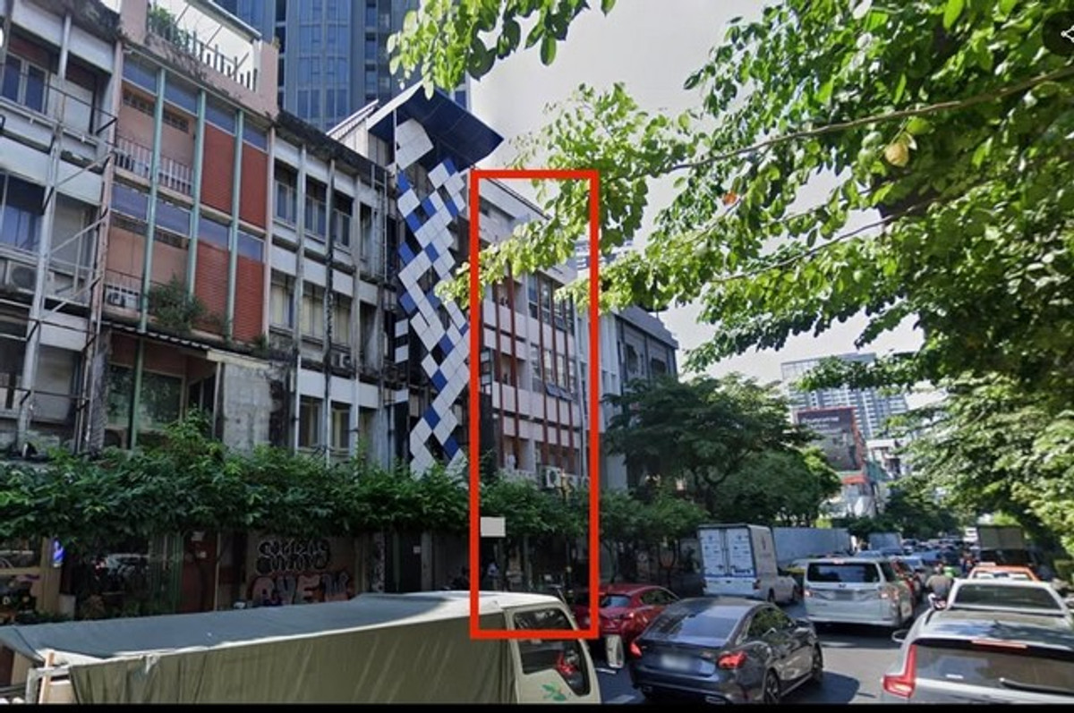 For RentShop HouseSukhumvit, Asoke, Thonglor : HR3365 Commercial building for rent, 2 units, next to Sukhumvit main road. Location with highest potential In the heart of the business district and residences for foreigners.