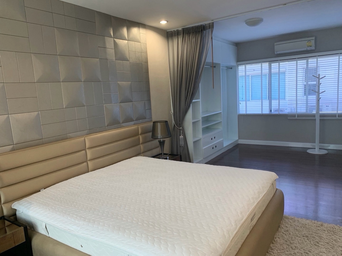 For RentTownhomePattanakan, Srinakarin : 3-story townhome for rent in Krungthep Kreetha Soi 7, near Samitivej Hospital. Srinakarin and Wellington International School 🏫
