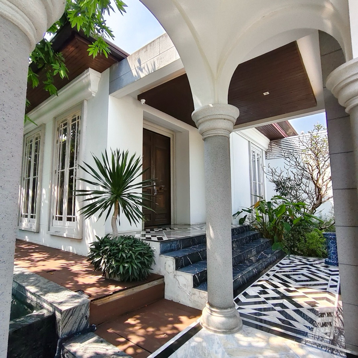 For RentHouseChaengwatana, Muangthong : Golden opportunity‼️ Open for rent, luxury house Location: Muang Thong Thani, Soi Project 5, Impact Chaengwattana, Pink Line MRT, IMPACT Station.