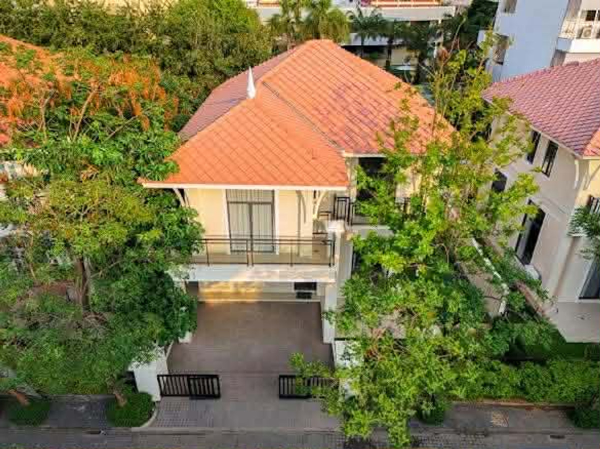 ขายพัทยา บางแสน ชลบุรี สัตหีบ : ขายบ้านเดี่ยวพูลวิลล่าใจกลางเมืองพัทยา โครงการธาดารวดี ทั้งหมด 6 ยูนิต 4 ห้องนอน 3 ห้องน้ำ 2 ที่จอดรถ 1 สระว่ายน้ำ