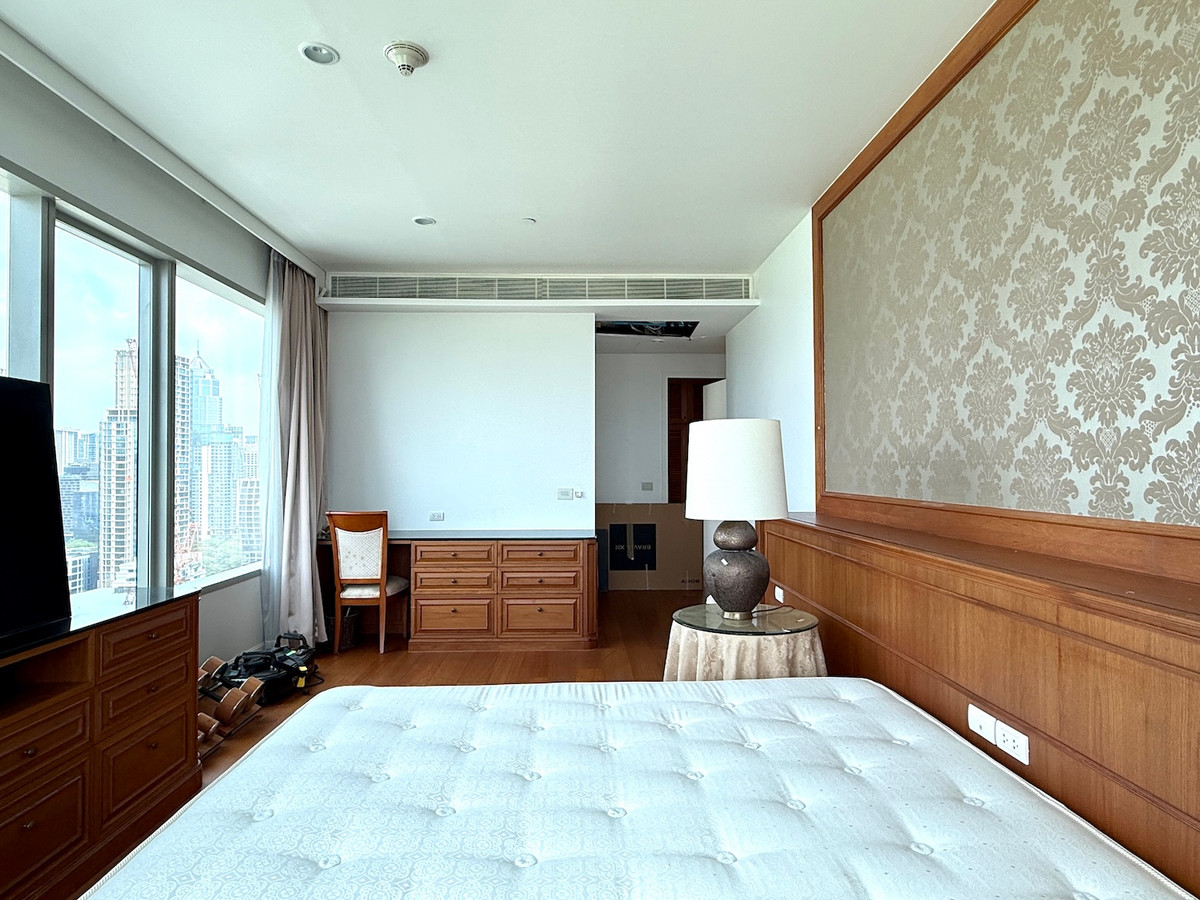 ให้เช่าคอนโดวิทยุ ชิดลม หลังสวน : คอนโด 3 ห้องนอน พื้นที่กว้างขวาง วิว Royal Sport Club