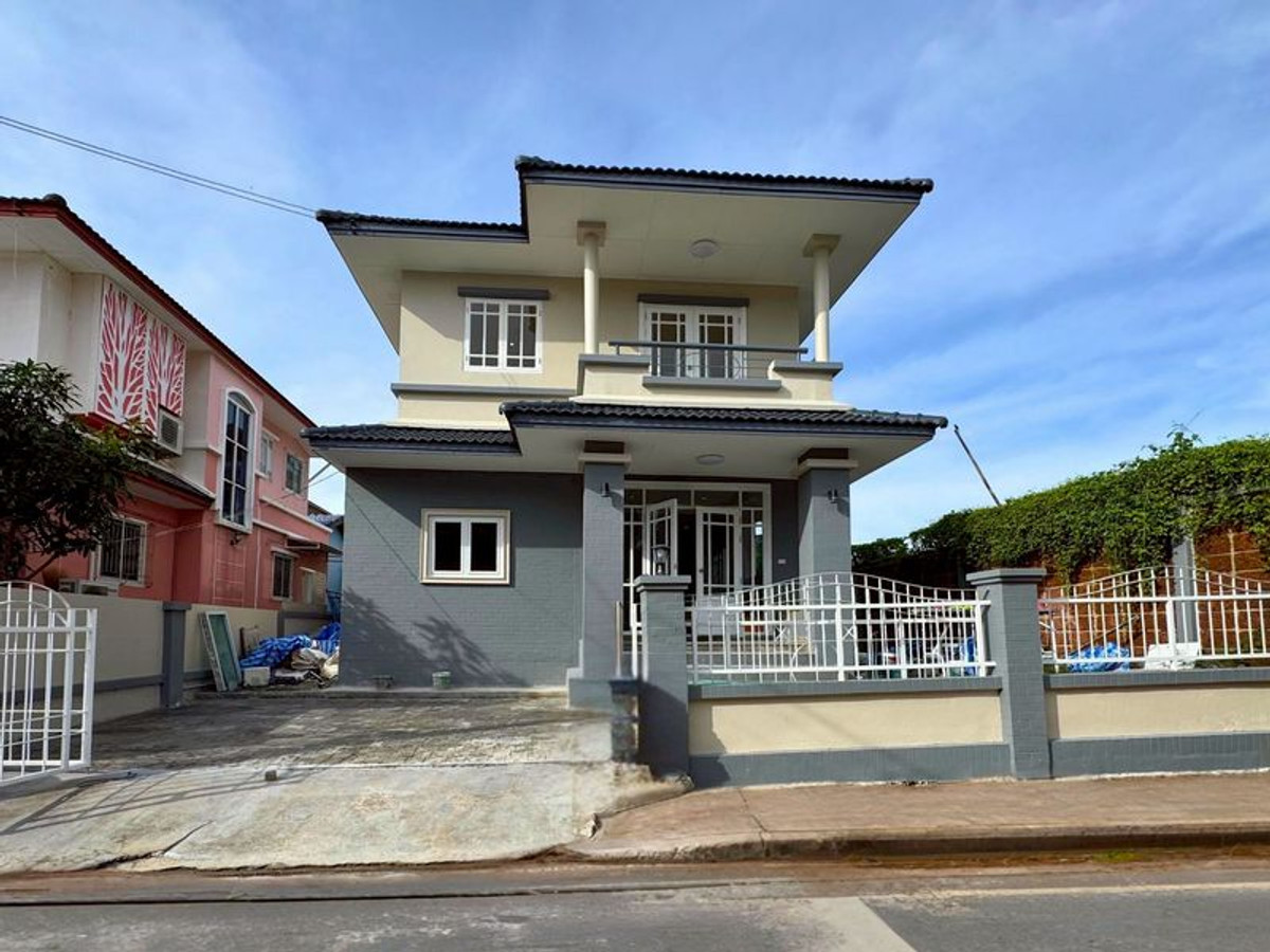 ขายบ้านราษฎร์บูรณะ สุขสวัสดิ์ : บ้านเดี่ยวหลังมุม หมู่บ้านวรารมย์ ประชาอุทิศ 98 (Vararom Pracha Uthit 98) ขนาด 52.3 ตารางวา 3 ห้องนอน  รีโนเวทใหม่พร้อมอยู่ ซอยประชาอุทิศ 98 ถนนประชาอุทิศ แขวงทุ่งครุ เขตทุ่งครุ กรุงเทพมหานคร