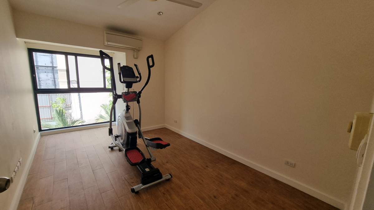 For SaleTownhomeSukhumvit, Asoke, Thonglor : Townhouse for sale, renovated, Thonglor, 4 bedrooms, 3 bathrooms, land size 30 sq m.