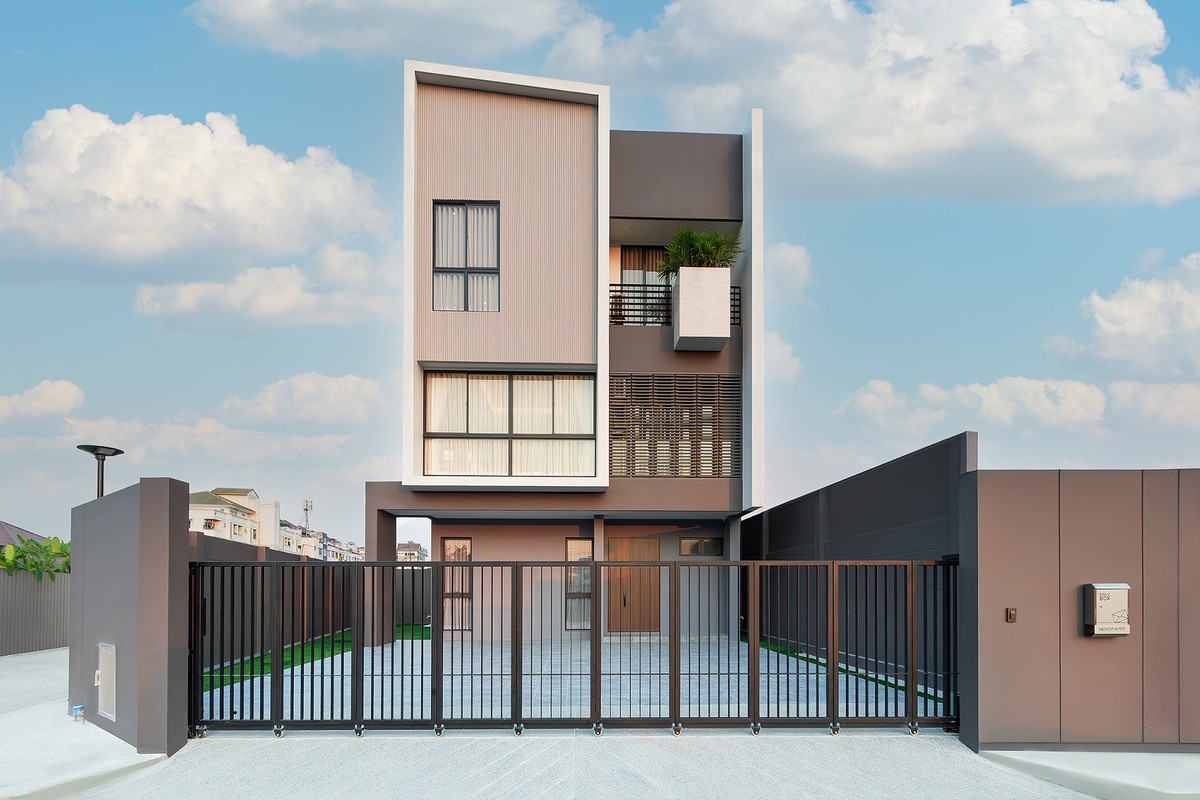 For SaleHouseLadprao101, Happy Land, The Mall Bang Kapi : House with land Feel Town Lat Phrao 101 / 4 bedrooms (for sale), House With Land Feel Town Lat Phrao 101 Feel Town Lat Phrao 101 / 4 Bedrooms (FOR SALE) TPM380