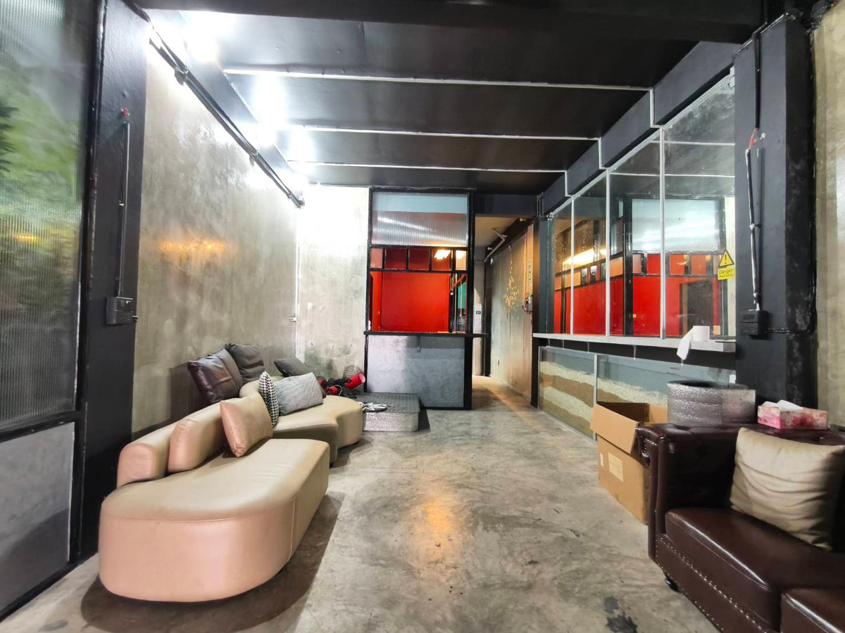 ให้เช่าทาวน์โฮมสีลม ศาลาแดง บางรัก : [Rare Opportunity] ให้เช่าอาคารพาณิชย์ 4 ชั้น ทำเลทองใจกลางสีลม-คอนแวนต์ (ซอยพิพัฒน์ 2)