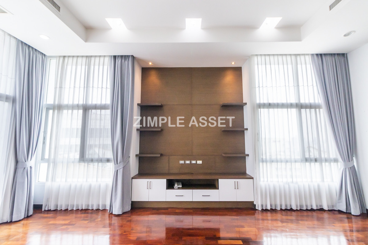 For RentSukhumvit, Asoke, Thonglor : Line ID: @zimple_asset Luxury aprtment in center of sukhumvit. Offering premium facilities for an elevated living experience. Surrounded by leading shopping malls in a prime location.