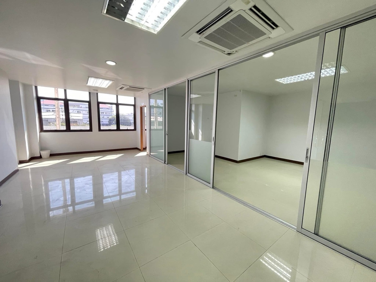 For RentOfficeBangna, Bearing, Lasalle : Office Building for Rent on Bangna-Trad Road – Ready to Move In